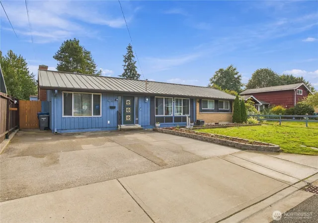 Photo 2 of Single family home for sale at 1318 28th Street Se, Auburn, WA 98002 | MLS# NWM2582511 | Listing updated on 2026-09-18