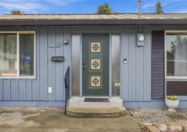Photo 3 of Single family home for sale at 1318 28th Street Se, Auburn, WA 98002 | MLS# NWM2582511 | Listing updated on 2026-09-18