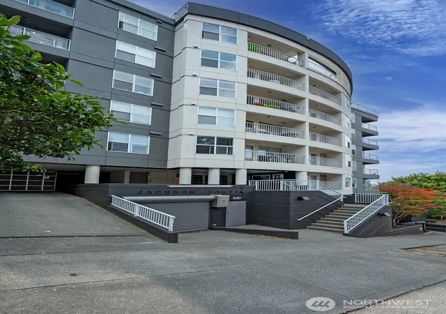 Photo 3 of Condo for sale at 530 Melrose Ave E #605, Seattle, WA 98102 | MLS# NWM2582516 | Listing updated on 2026-09-25