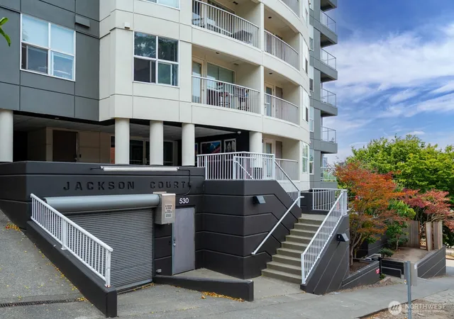 Photo 3 of Condo for sale at 530 Melrose Ave E #605, Seattle, WA 98102 | MLS# NWM2582516 | Listing updated on 2026-09-25