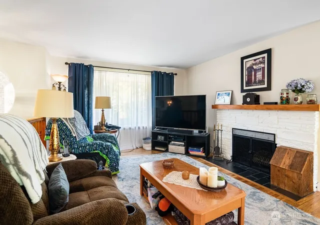 Photo 3 of Single family home for sale at 17629 72nd Avenue W, Edmonds, WA 98026 | MLS# NWM2582523 | Listing updated on 2026-09-18