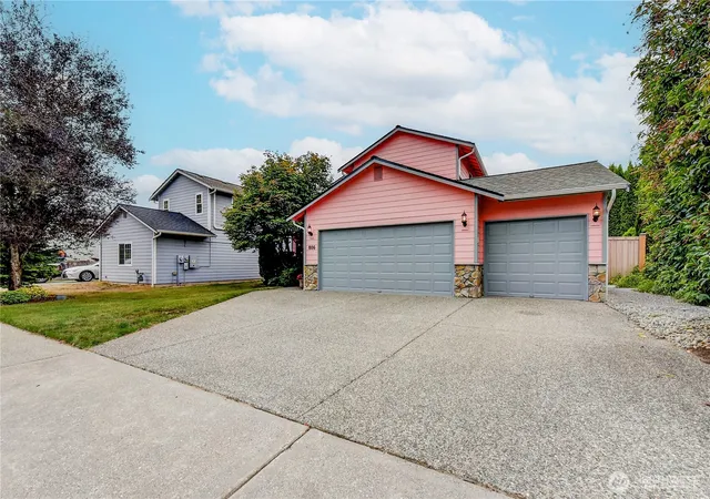 Photo 2 of Single family home for sale at 806 Darwins Way, Granite Falls, WA 98252 | MLS# NWM2582530 | Listing updated on 2026-09-30
