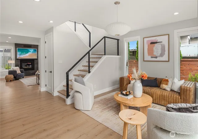 Photo 4 of Single family home for sale at 635 17th Avenue W, Kirkland, WA 98033 | MLS# NWM2582536 | Listing updated on 2026-10-02