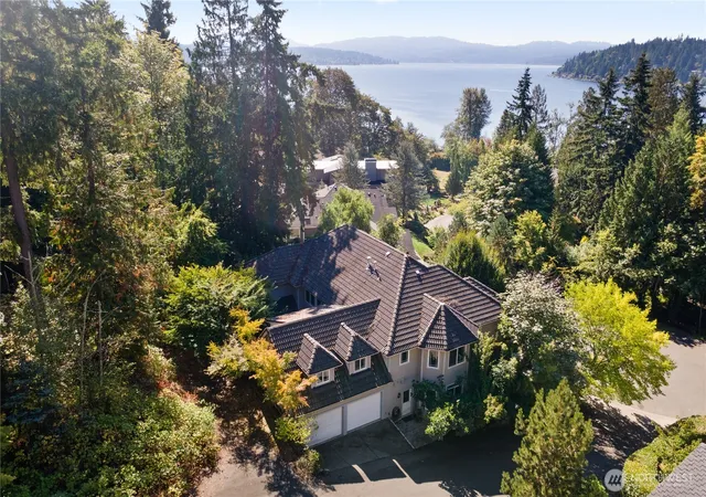 Photo 3 of Mansion for sale at 19627 Ne 33rd Place, Sammamish, WA 98074 | MLS# NWM2582542 | Listing updated on 2026-09-21
