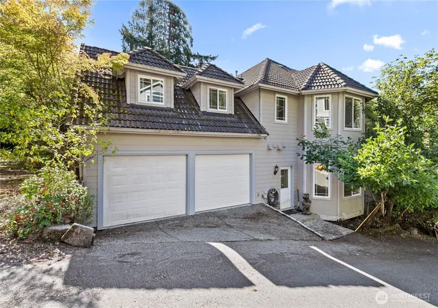 Photo 3 of Single family home for sale at 19627 NE 33rd Place, Sammamish, WA 98074 | MLS# NWM2582542 | Listing updated on 2026-09-21