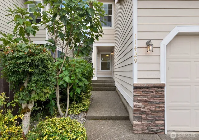 Photo 2 of Single family home for sale at 11429 Se 195th Place, Kent, WA 98031 | MLS# NWM2582545 | Listing updated on 2026-09-17