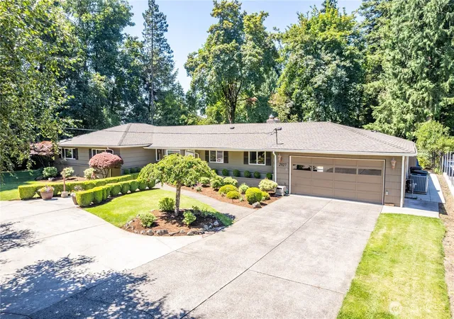 Photo 2 of Single family home for sale at 2927 Madrona Dr, Longview, WA 98632 | MLS# NWM2582550 | Listing updated on 2026-09-28