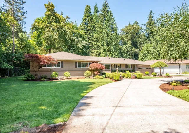 Photo 3 of Single family home for sale at 2927 Madrona Dr, Longview, WA 98632 | MLS# NWM2582550 | Listing updated on 2026-09-28