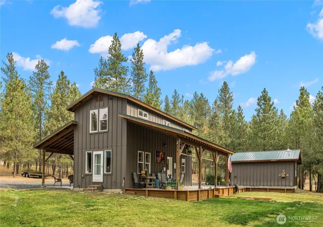 Photo 1 of Single family home for sale at 820 Loping Ln, Cle Elum, WA 98922 | MLS# NWM2582553 | Listing updated on 2026-09-25