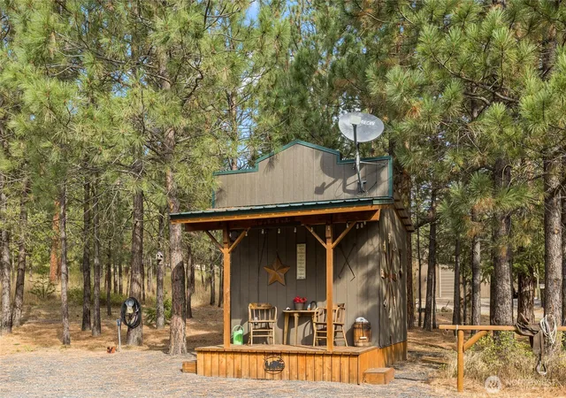 Photo 3 of Single family home for sale at 820 Loping Ln, Cle Elum, WA 98922 | MLS# NWM2582553 | Listing updated on 2026-09-25