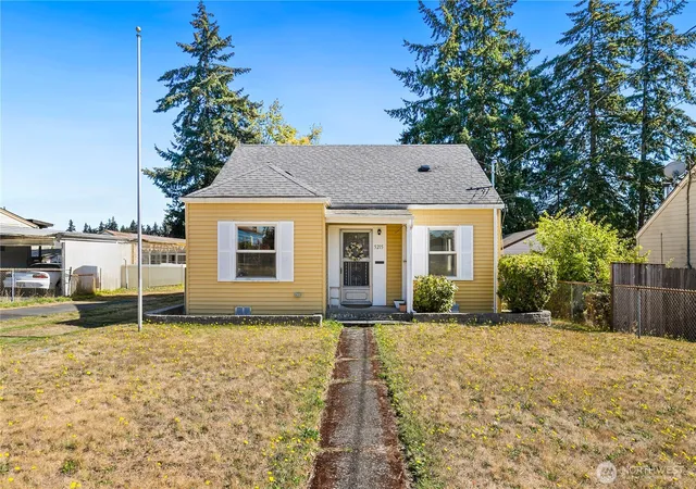 Photo 1 of Single family home for sale at 5215 Mcdacer Ave, Tacoma, WA 98404 | MLS# NWM2582565 | Listing updated on 2026-09-23