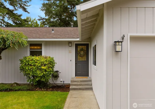 Photo 3 of Single family home for sale at 2605 Camas Ave Ne, Renton, WA 98056 | MLS# NWM2582566 | Listing updated on 2026-10-02