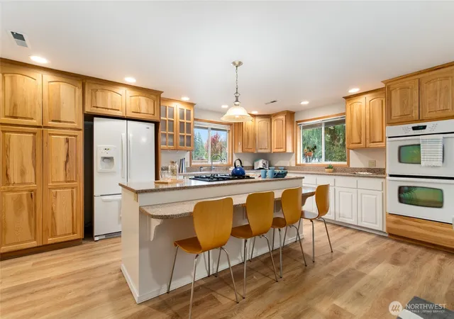 Photo 4 of Single family home for sale at 1730 216th Street SW, Lynnwood, WA 98036 | MLS# NWM2582568 | Listing updated on 2026-09-30