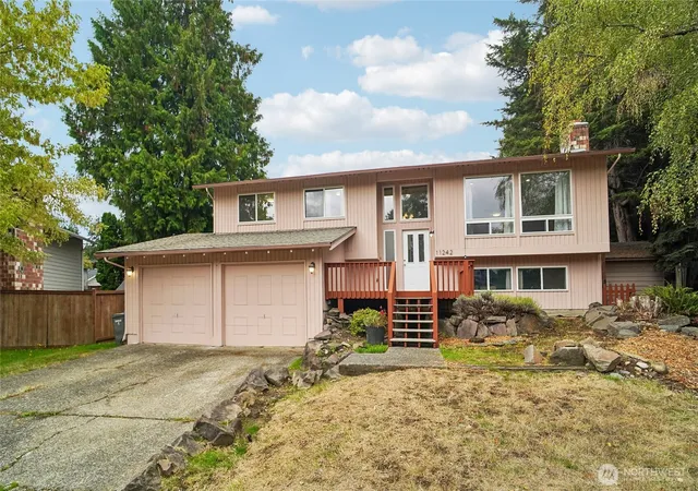 Photo 1 of Sale Pending at 11242 Se 321st Place, Auburn, WA 98092 | MLS# NWM2582571 | Listing updated on 2026-09-28