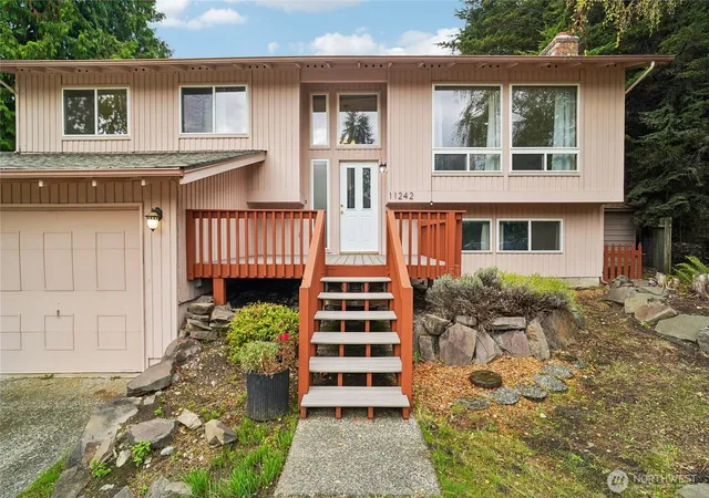 Photo 2 of Sale Pending at 11242 Se 321st Place, Auburn, WA 98092 | MLS# NWM2582571 | Listing updated on 2026-09-28