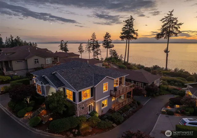 Single family home for sale at 6652 Waterton Cir, Mukilteo, WA 98275 | MLS# NWM2582583