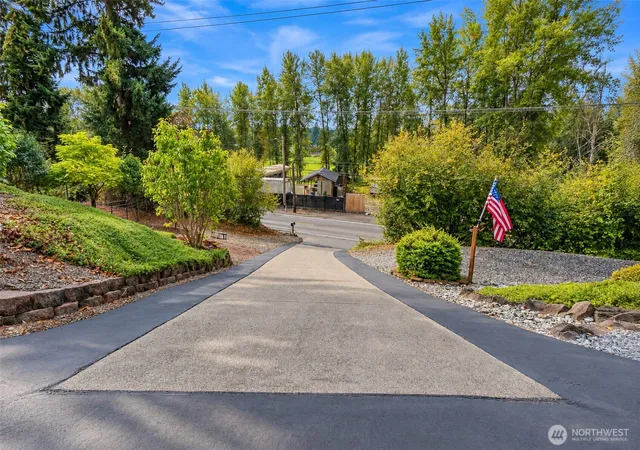 Photo 4 of Sale Pending at 2607 Brookdale Rd E, Tacoma, WA 98445 | MLS# NWM2582591 | Listing updated on 2026-09-25