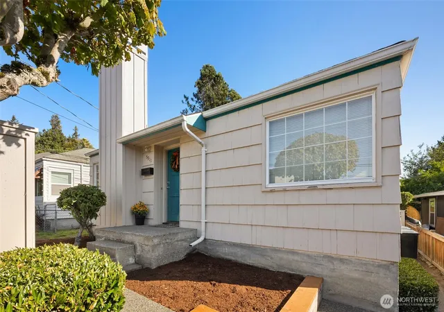 Photo 4 of House for sale at 5911 SW Admiral Way, Seattle, WA 98116 | MLS# NWM2582595 | Listing updated on 2026-09-25