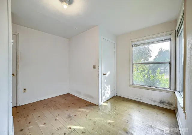 Photo 4 of Sale Pending at 4329 S Webster St, Seattle, WA 98118 | MLS# NWM2582607 | Listing updated on 2026-09-24