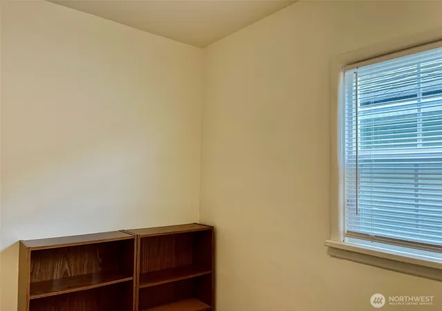 Photo 4 of Single family home for sale at 611 11th Street, Blaine, WA 98230 | MLS# NWM2582629 | Listing updated on 2026-10-02