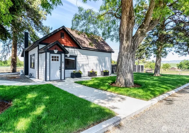 Photo 1 of Single family home for sale at 1111 Rooster Rd, Walla Walla, WA 99362 | MLS# NWM2582630 | Listing updated on 2026-09-17