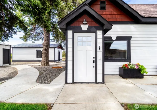 Photo 2 of Single family home for sale at 1111 Rooster Rd, Walla Walla, WA 99362 | MLS# NWM2582630 | Listing updated on 2026-09-17