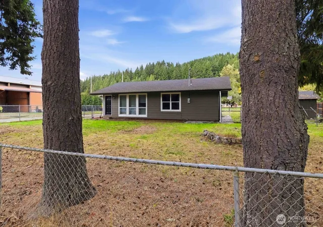 Photo 2 of Single family home for sale at 5126 Spirit Lake Hwy, Toutle, WA 98649 | MLS# NWM2582632 | Listing updated on 2026-10-02