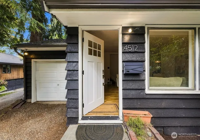 Photo 4 of Single family home for sale at 4512 SW Director Pl, Seattle, WA 98136 | MLS# NWM2582636 | Listing updated on 2026-10-01