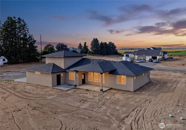 Photo 3 of Single family home for sale at 2007 W Joanna Ln, Othello, WA 99344 | MLS# NWM2582639 | Listing updated on 2026-09-25
