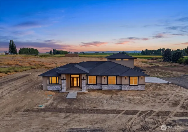 Photo 3 of Single family home for sale at 2007 W Joanna Ln, Othello, WA 99344 | MLS# NWM2582639 | Listing updated on 2026-09-25