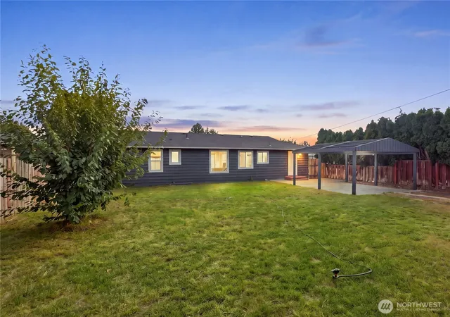 Photo 3 of Single family home for sale at 121 K St SW, Quincy, WA 98848 | MLS# NWM2582664 | Listing updated on 2026-09-17