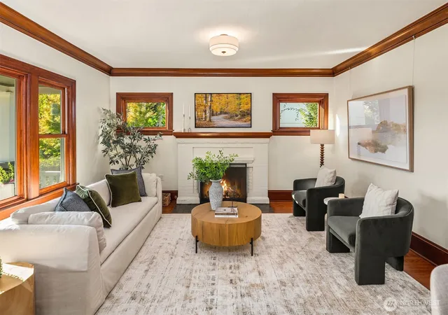 Photo 3 of Sale Pending at 3915 Sunnyside Ave N, Seattle, WA 98103 | MLS# NWM2582667 | Listing updated on 2026-09-22