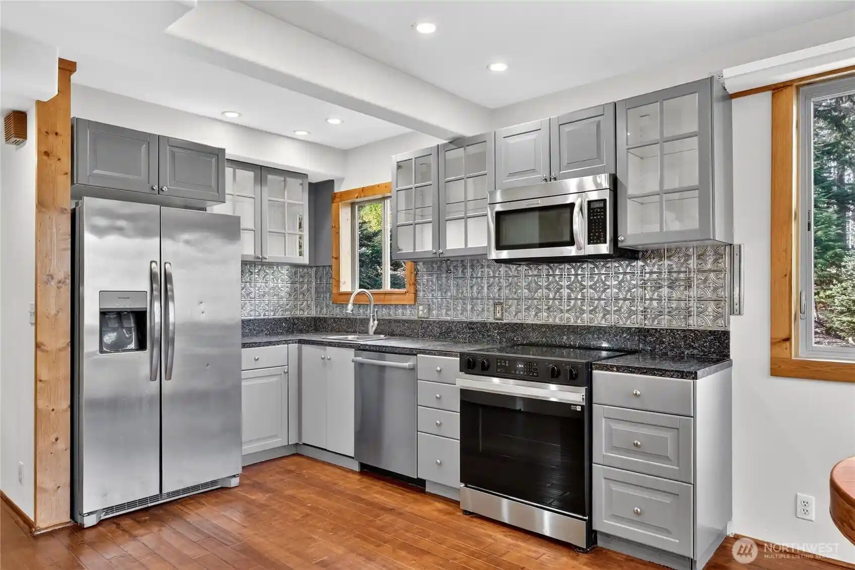 Photo 2 of Single family home for sale at 921 Snoqualmie Dr, Snoqualmie Pass, WA 98068 | MLS# NWM2582668 | Listing updated on 2026-10-24