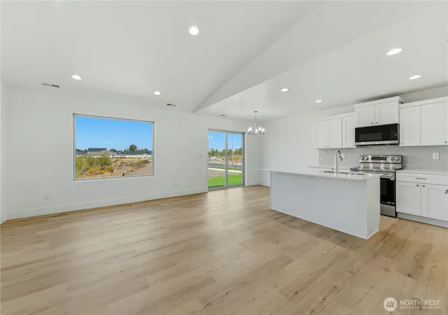 Photo 2 of Single family home for sale at 336 N Sandy Loop, Moses Lake, WA 98837 | MLS# NWM2582672 | Listing updated on 2026-09-27