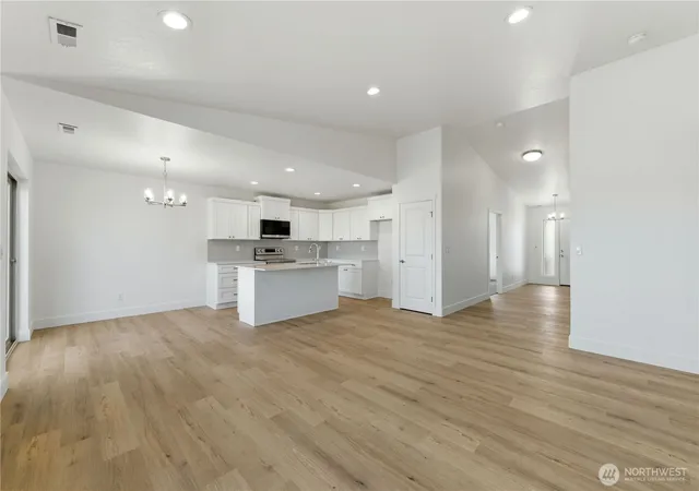 Photo 3 of Single family home for sale at 336 N Sandy Loop, Moses Lake, WA 98837 | MLS# NWM2582672 | Listing updated on 2026-09-27