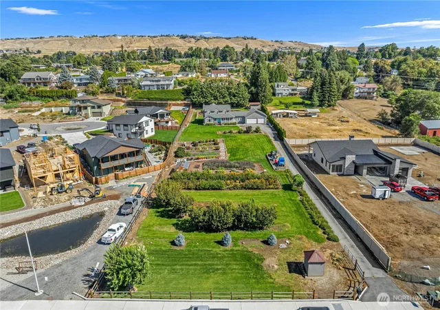 Photo 2 of Single family home for sale at 2403 Nw Columbia Ave, East Wenatchee, WA 98802 | MLS# NWM2582680 | Listing updated on 2026-09-24