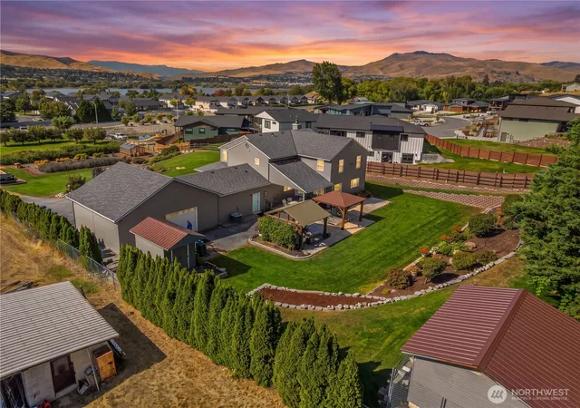 Photo 3 of Single family home for sale at 2403 Nw Columbia Ave, East Wenatchee, WA 98802 | MLS# NWM2582680 | Listing updated on 2026-09-24