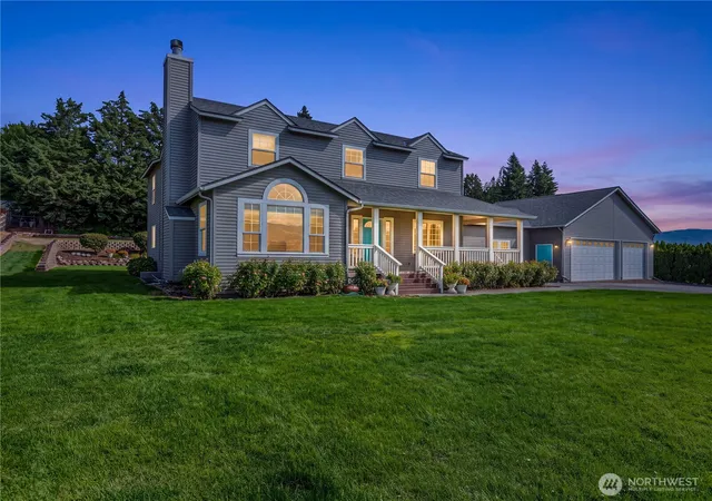 Photo 4 of Single family home for sale at 2403 NW Columbia Ave, East Wenatchee, WA 98802 | MLS# NWM2582680 | Listing updated on 2026-09-24