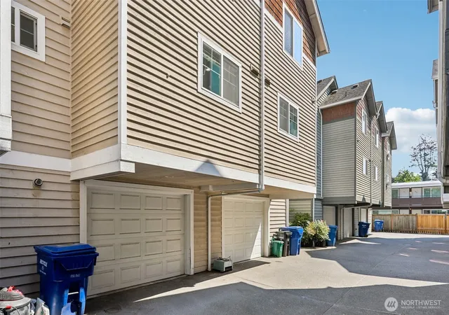 Photo 22 of Townhouse for sale at 12333 28th Avenue NE #B, Seattle, WA 98125 | MLS# NWM2582695 | Listing updated on 2026-10-23