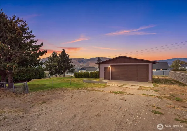 Photo 1 of Sale Pending at 830 S Nancy Ave, East Wenatchee, WA 98802 | MLS# NWM2582698 | Listing updated on 2026-09-25
