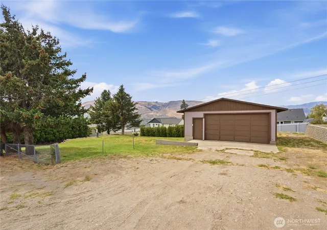 Photo 2 of Sale Pending at 830 S Nancy Ave, East Wenatchee, WA 98802 | MLS# NWM2582698 | Listing updated on 2026-09-25