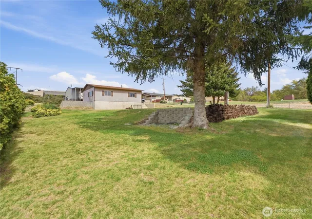 Photo 3 of Sale Pending at 830 S Nancy Ave, East Wenatchee, WA 98802 | MLS# NWM2582698 | Listing updated on 2026-09-25