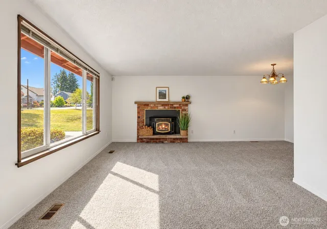 Photo 3 of Sale Pending at 1904 7th Street Sw, Puyallup, WA 98371 | MLS# NWM2582729 | Listing updated on 2026-09-30