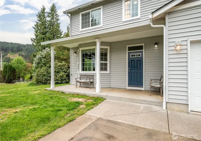 Photo 3 of Sale Pending at 2208 Coal Crk, Longview, WA 98632 | MLS# NWM2582731 | Listing updated on 2026-09-21