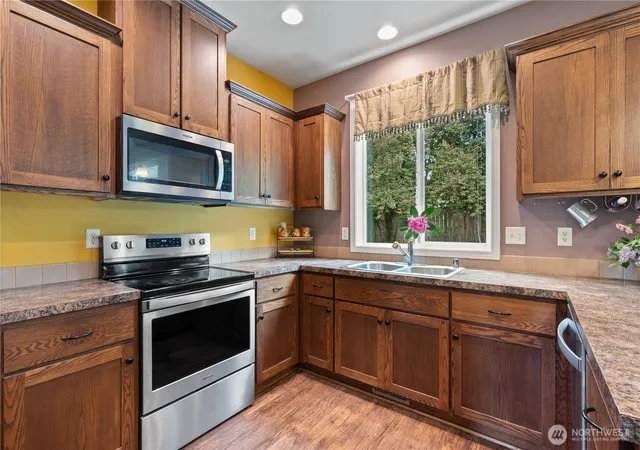Photo 4 of Sale Pending at 2208 Coal Crk, Longview, WA 98632 | MLS# NWM2582731 | Listing updated on 2026-09-21