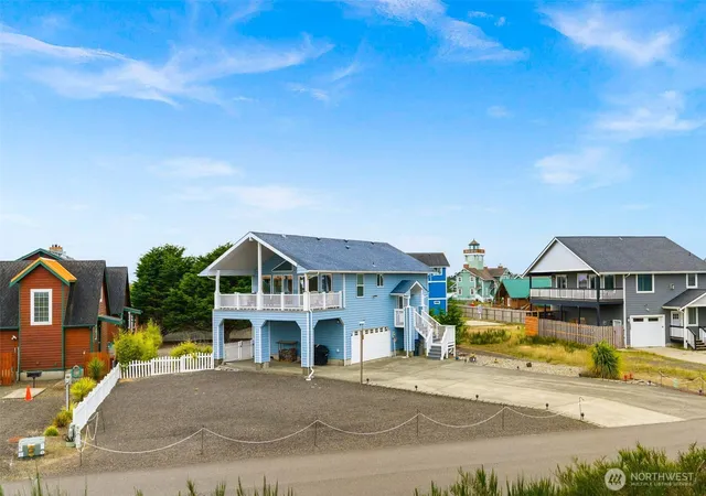 Photo 3 of Single family home for sale at 320 Marina Ct, Ocean Shores, WA 98569 | MLS# NWM2582740 | Listing updated on 2026-10-15