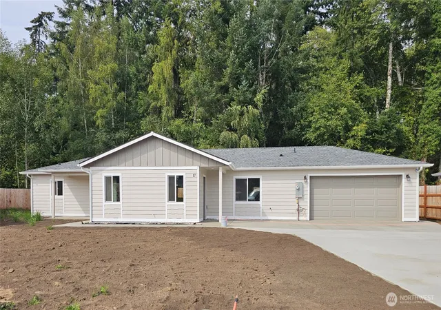 Photo 2 of Single family home for sale at 17 Pebble Crk Ct, Elma, WA 98541 | MLS# NWM2582744 | Listing updated on 2026-09-25