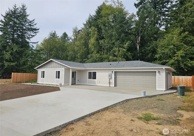 Photo 3 of Single family home for sale at 17 Pebble Crk Ct, Elma, WA 98541 | MLS# NWM2582744 | Listing updated on 2026-09-25
