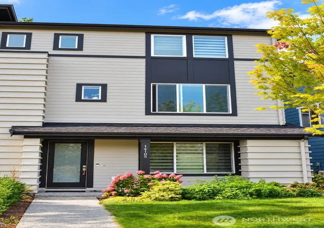 Photo 3 of Single family home for sale at 14105 272nd Place Ne, Duvall, WA 98019 | MLS# NWM2582749 | Listing updated on 2026-10-09