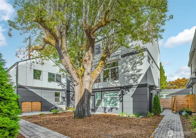 Townhouse for sale at 807 S Sullivan St, Seattle, WA 98108 | MLS# NWM2582751